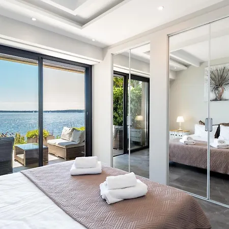 Adriana By Terry's Homes Waterfront Seaview * Κάννες
