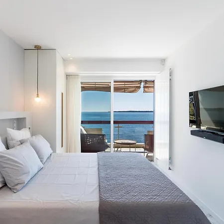 Adriana By Terry's Homes Waterfront Seaview Apartment