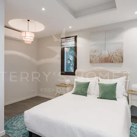 Adriana By Terry's Homes Waterfront Seaview Apartment *